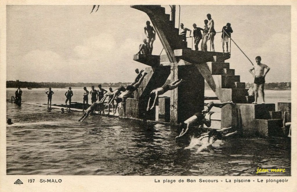 Saint-Malo - La Plage de Bon Secours - La Piscine - Le Plongeoir.jpg