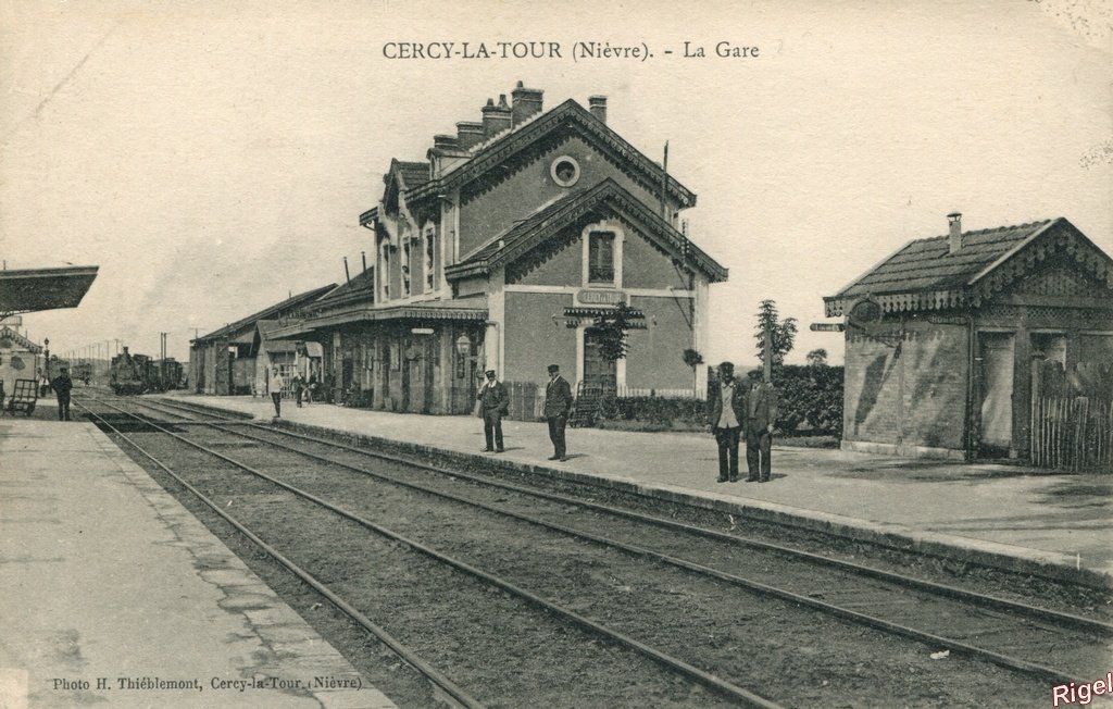 58-Cercy - Gare.jpg