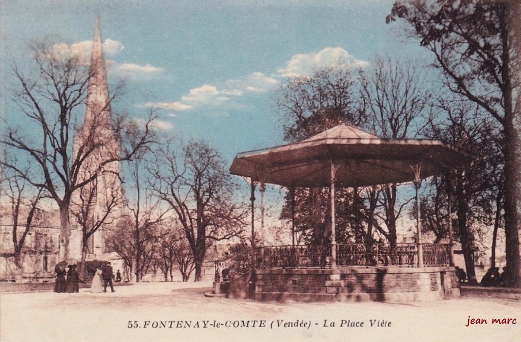Fontenay-le-Comte - La Place Viète 55 (colorisée).jpg