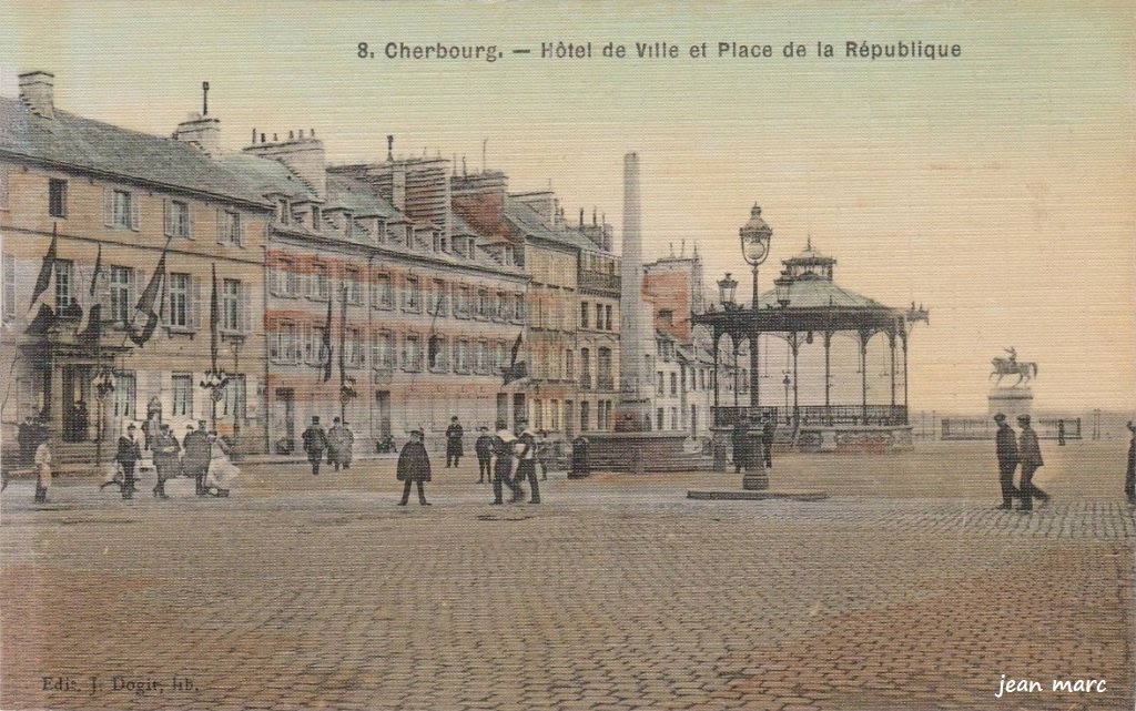 Cherbourg - Hôtel de Ville et Place de la République (colorisée).jpg