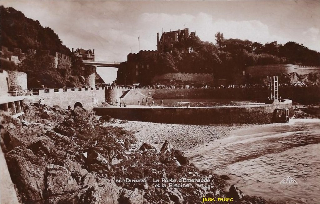 Dinard - La Porte d'Emeraude et la Piscine.jpg