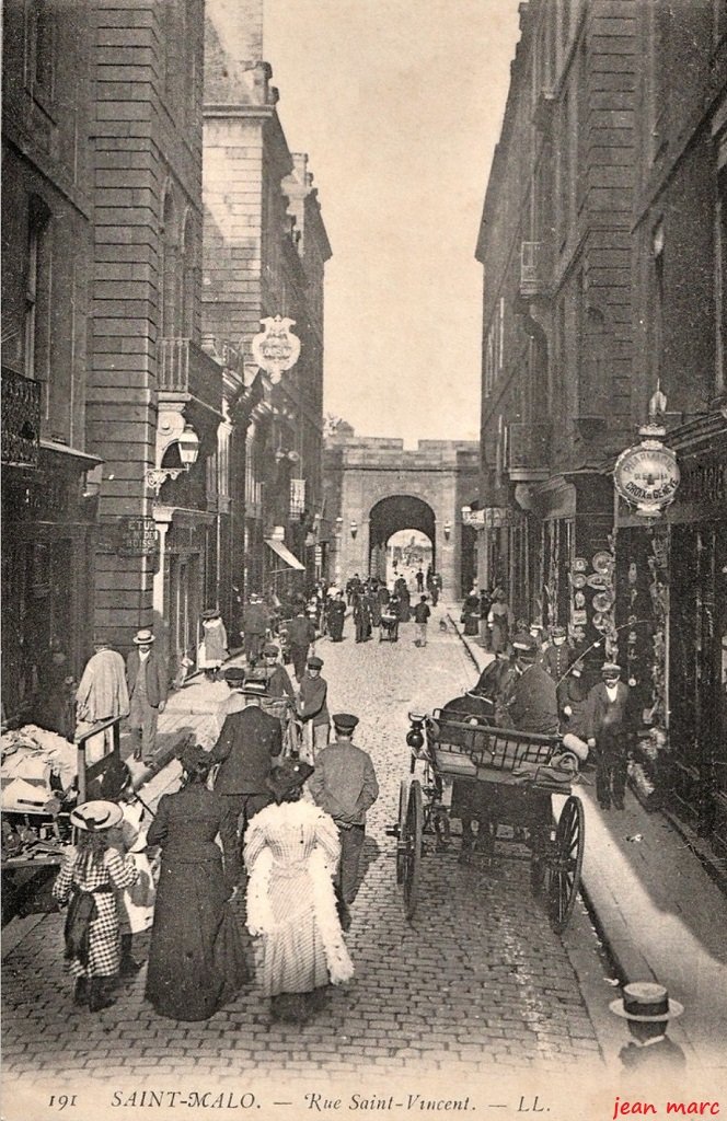 Saint-Malo - Rue Saint-Vincent.jpg