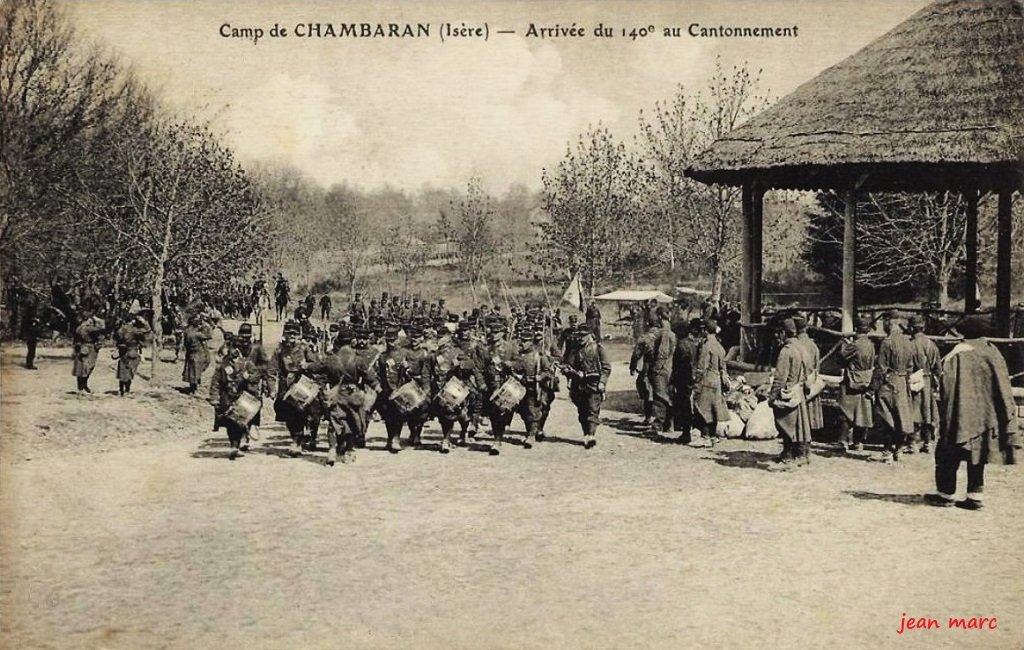 Camp de Chambaran - Arrivée du 140e au Cantonnement.jpg