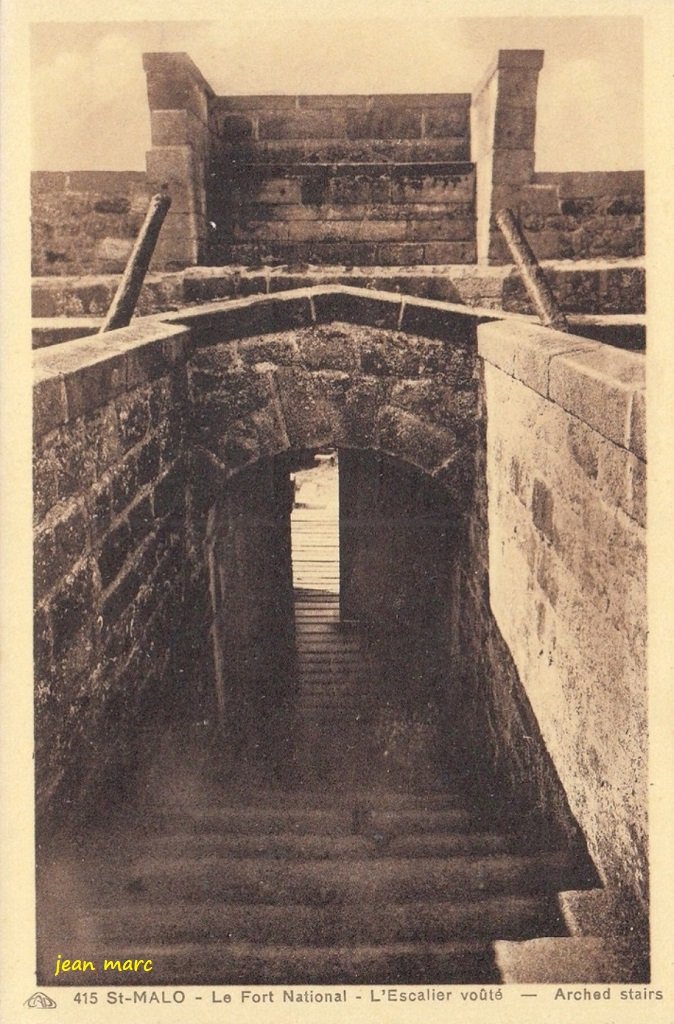 Saint-Malo - Le Fort National - L'Escalier voûté.jpg