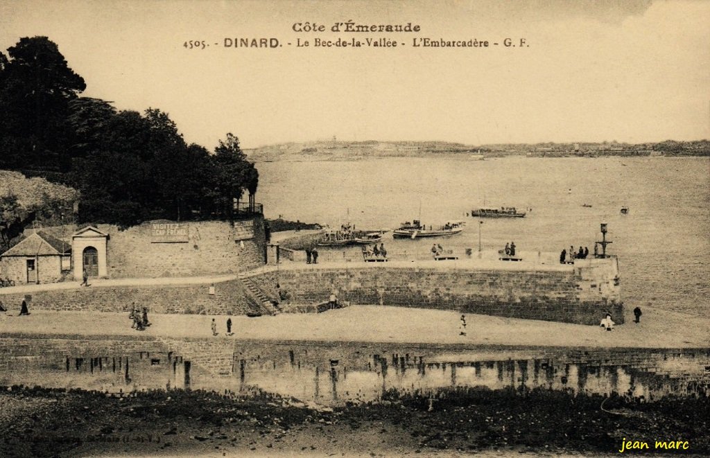 Dinard - Le Bec de la Vallée - L'Embarcadère.jpg