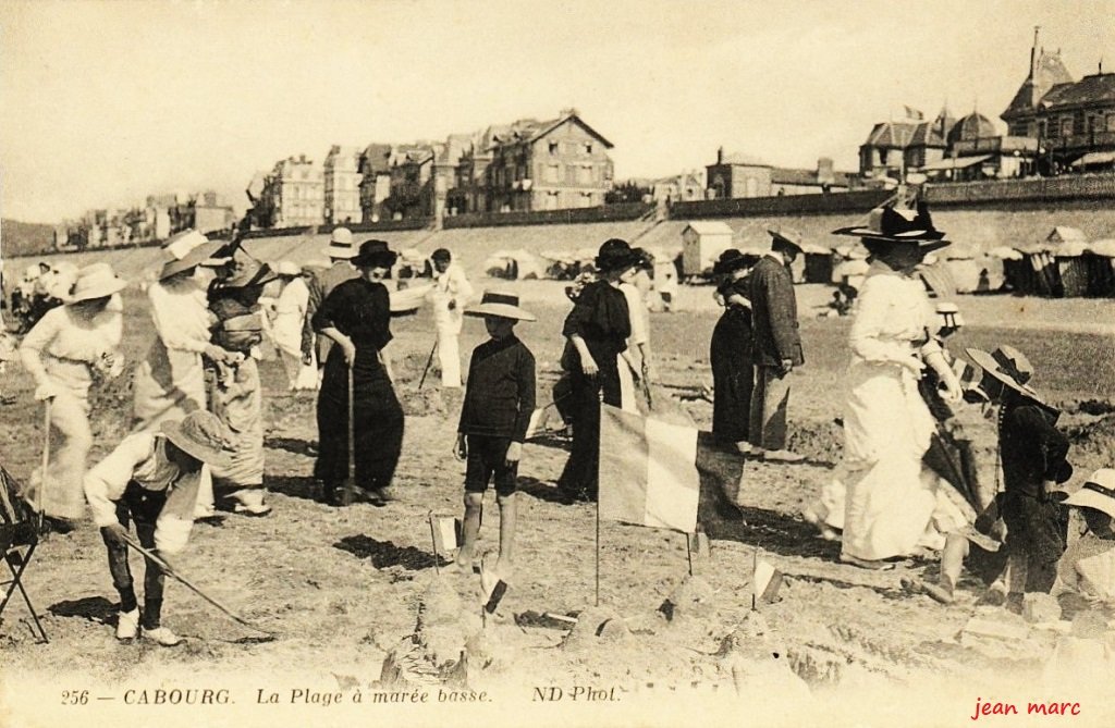 Cabourg - La Plage à marée basse.jpg