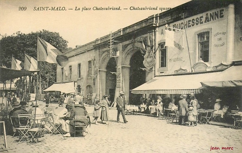 Saint-Malo - La Place Chateaubriand 209 (A la Duchesse Anne Maison Lefeuvre).jpg