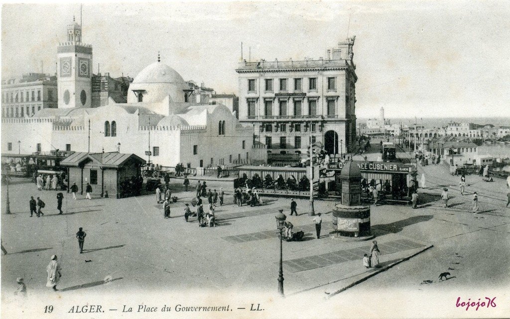 Algerie-Alger-Place du Gouvernement.jpg