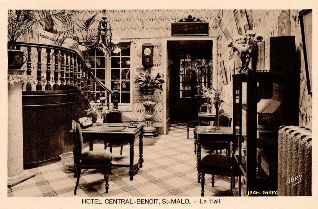 Saint-Malo - Hôtel Central Benoît - Le Hall.jpg