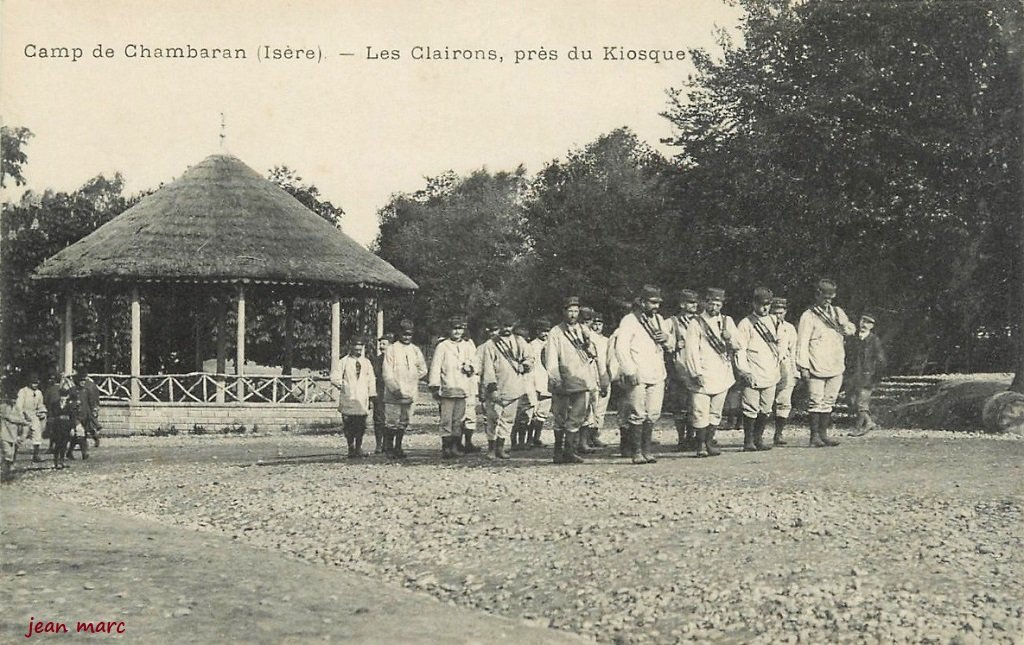 Camp de Chambaran - Les Clairons près du Kiosque.jpg