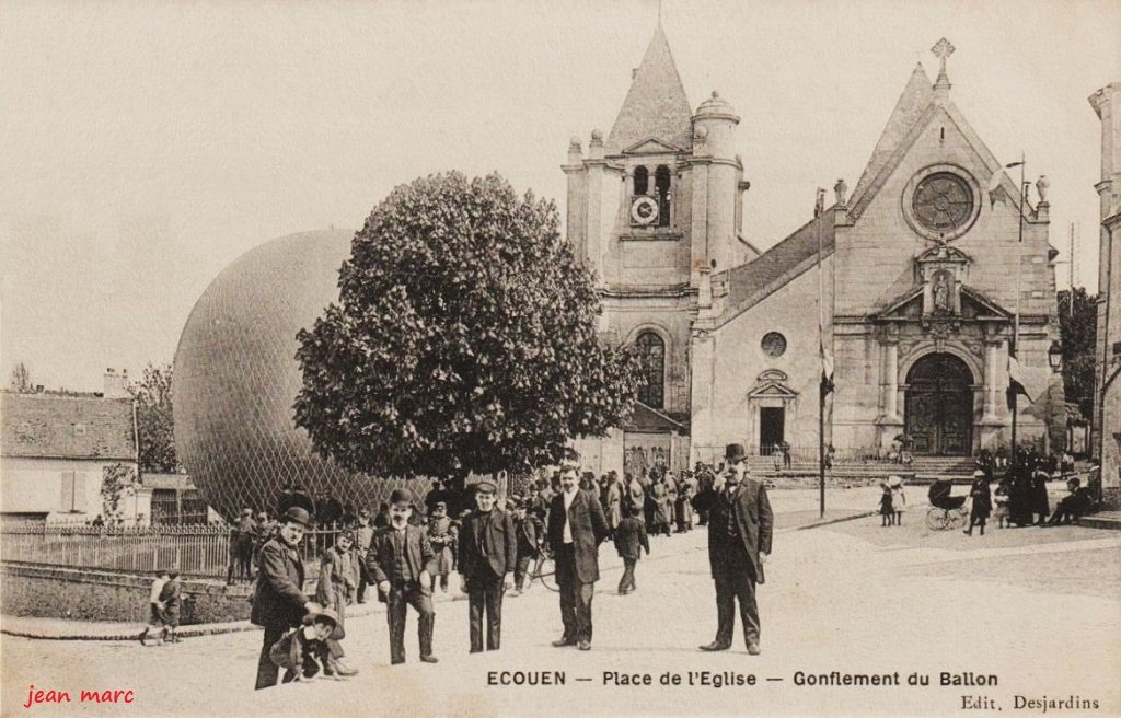 Ecouen - Place de l'Eglise - Gonflement du Ballon.jpg