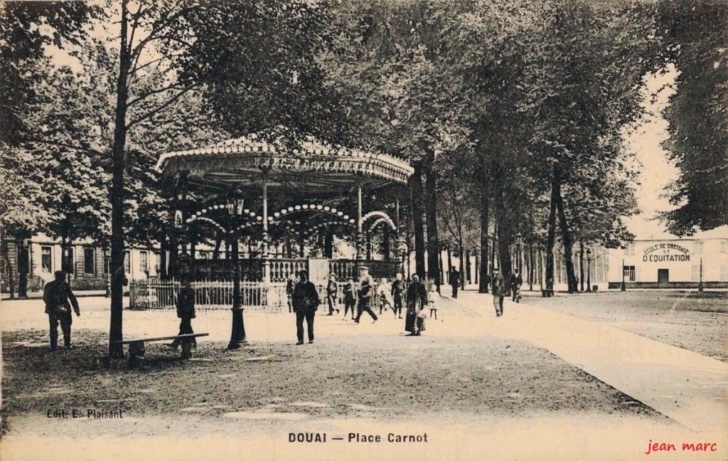 Douai - Place Carnot.jpg