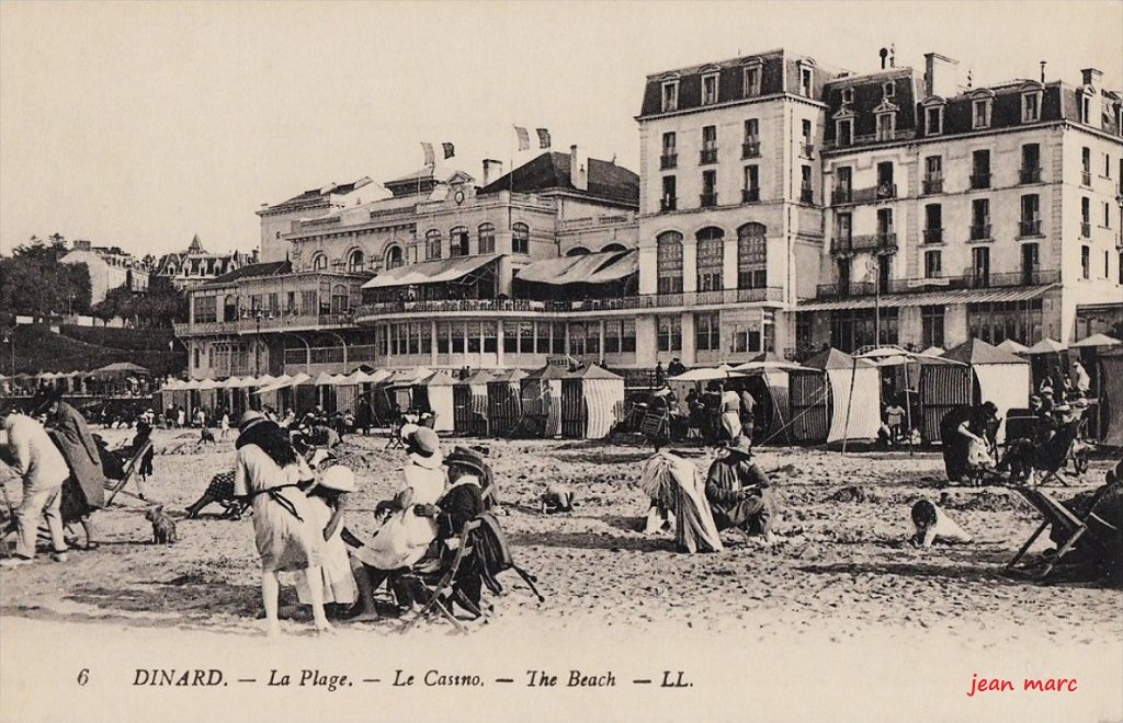 Dinard - La Plage - Le Casino.jpg