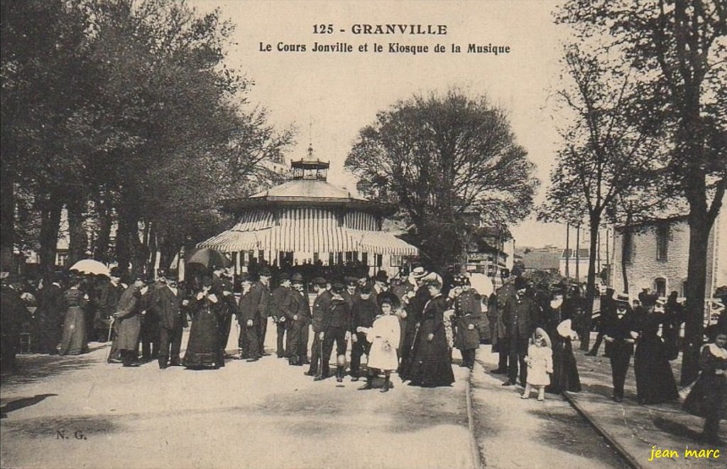 Granville - Le Cours Jonville et le Kiosque de la Musique.jpg