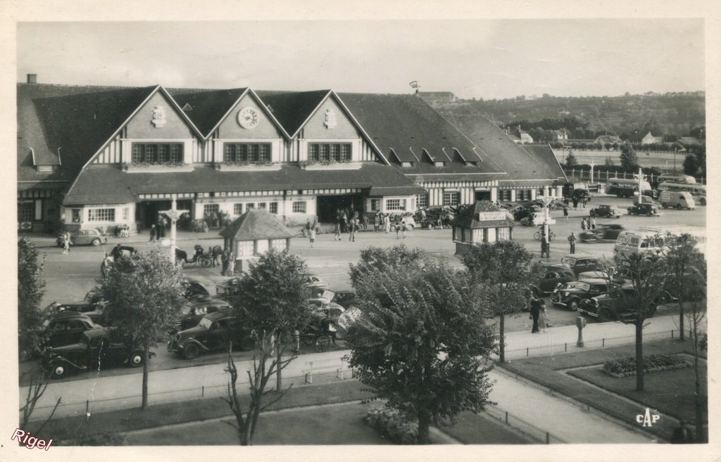 14-Trouville-Deauville - La Gare - 168 CAP.jpg