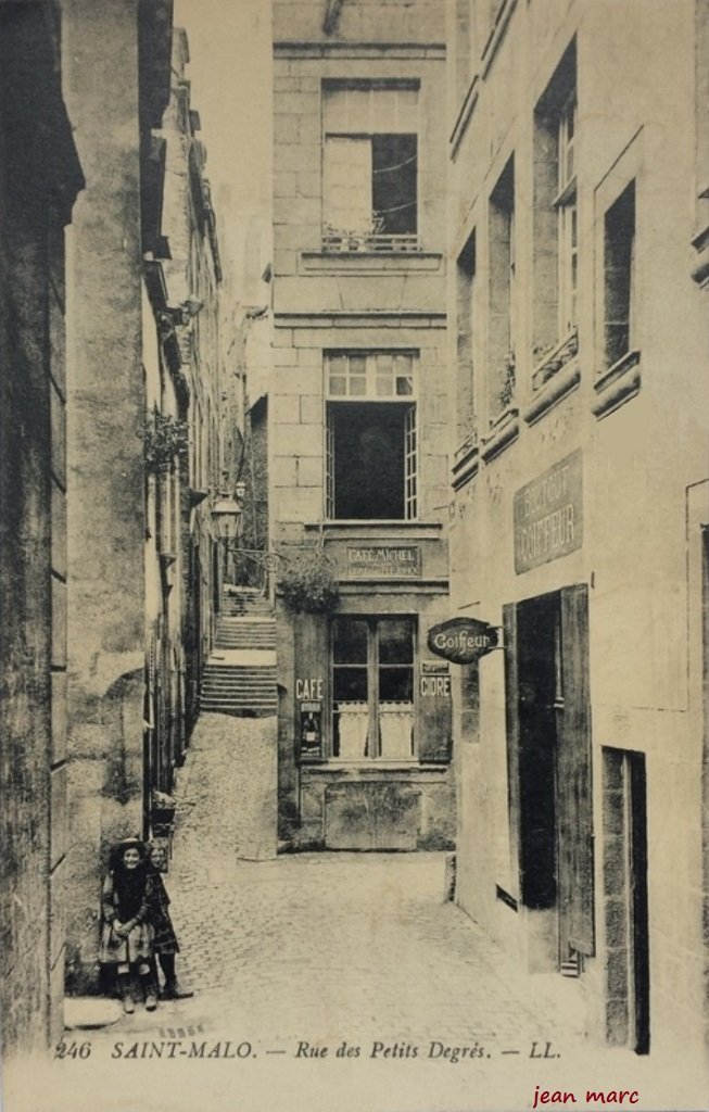 Saint-Malo - Rue des Petits Degrés.jpg