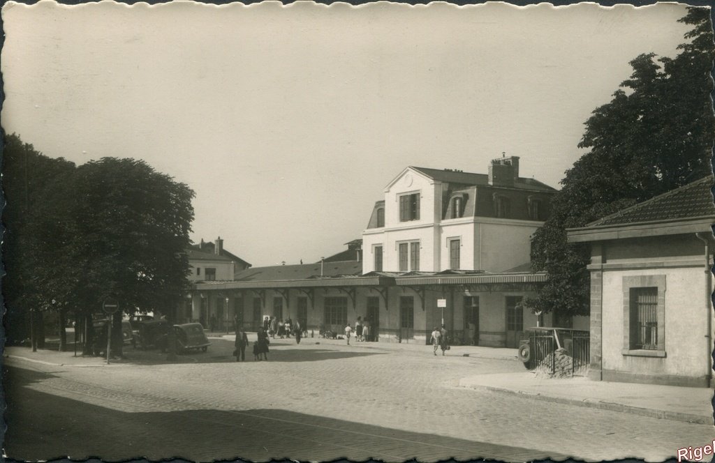 51-Châlon-sur-Marne - La Gare - 2376 Edition P. Coutier.jpg