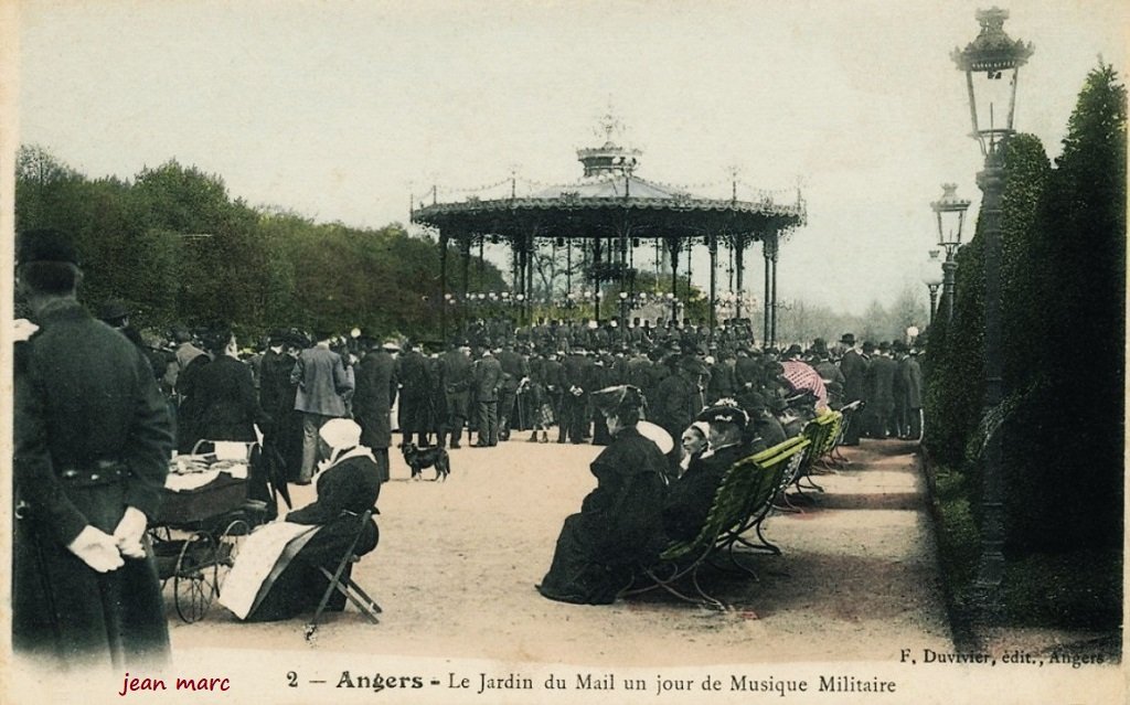 Angers - Le Jardin du Mail un jour de musique militaire.jpg