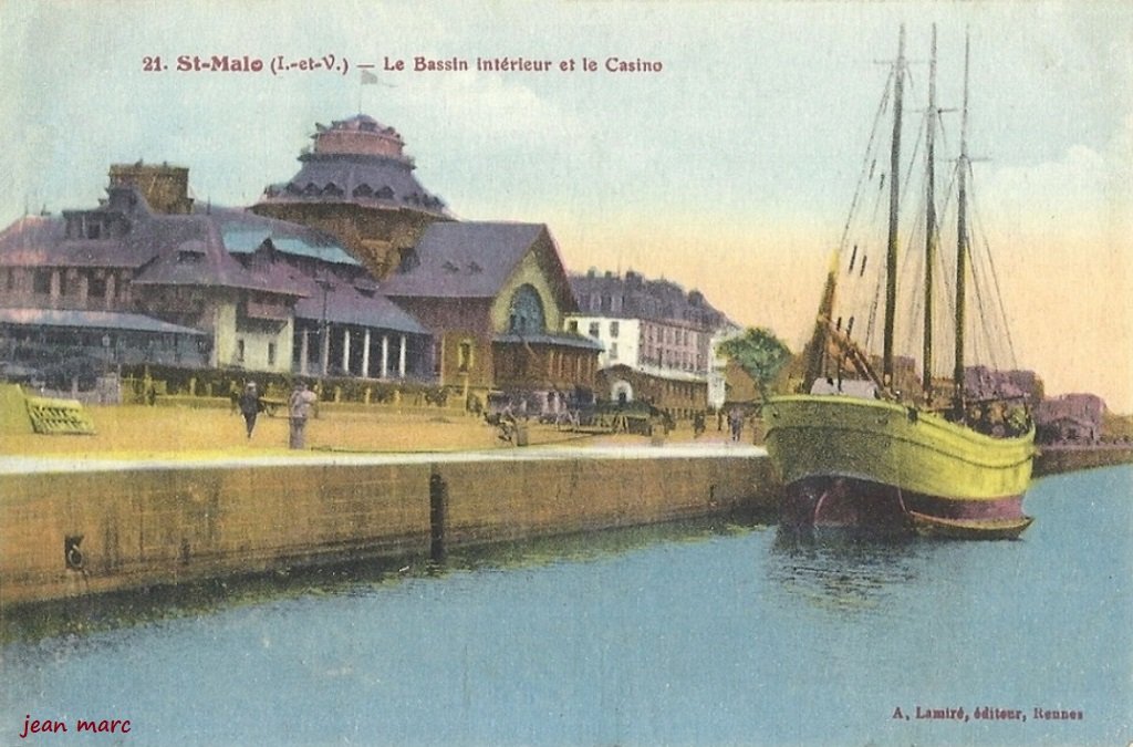 Saint-Malo - Le Bassin intérieur et le Casino.jpg