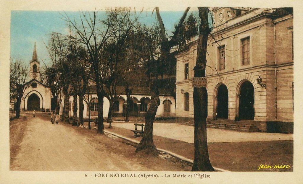 Fort-National - La Mairie et l'Eglise (Phototypie Etablisst Photo Albert, Alger).jpg