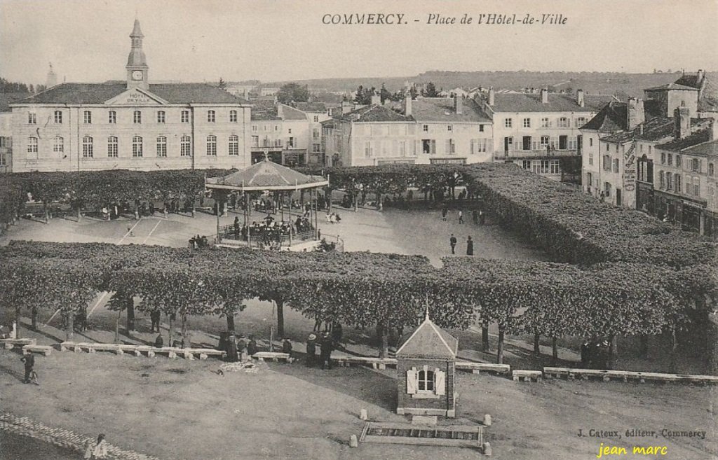 Commercy - Place de l'Hôtel de Ville.jpg