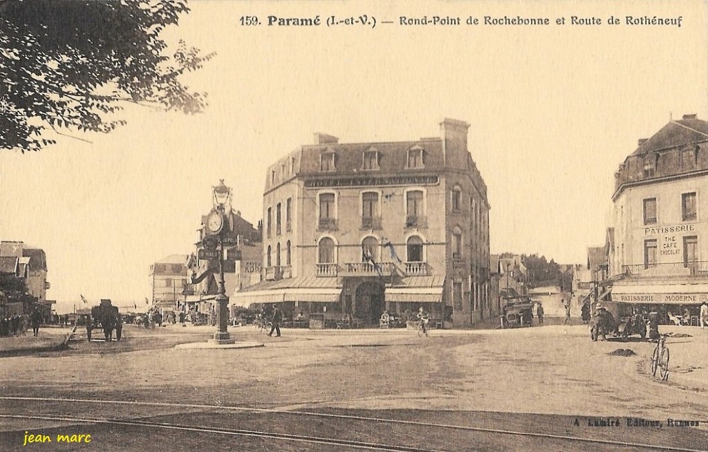 Paramé - Rond-Point de Rochebonne et route de Rothéneuf.jpg