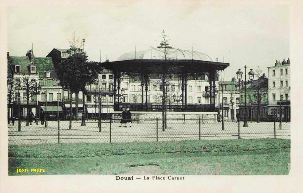 Douai - La Place Carnot.jpg