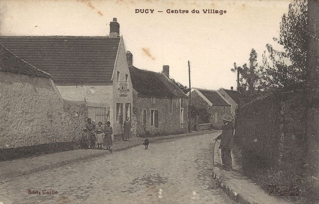 60 - DUCY - Centre du Village - Coll. J. Rusak -  Edit. Carlie - 15-12-14.jpg