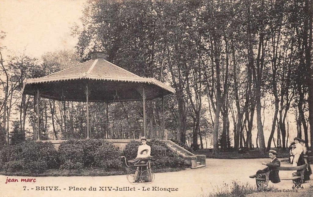 Brive - Place du 14 juillet - Le Kiosque.jpg