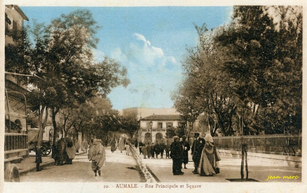 Aumale - Rue principale et Square.jpg