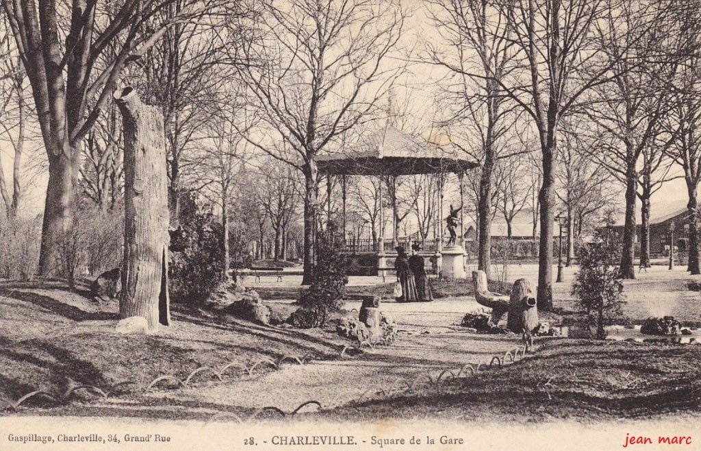 Charleville - Square de la Gare.jpg