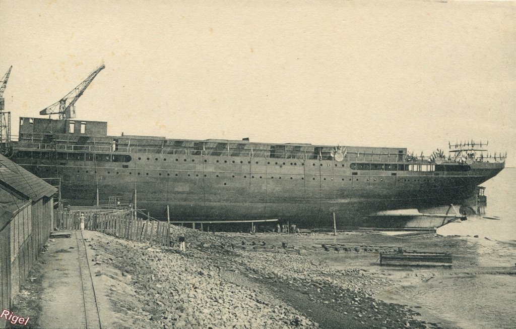 0-Bateau - Le Charles Roux - Saint-Nazaire - Mise a flot le 23091907 - aucune légende.jpg