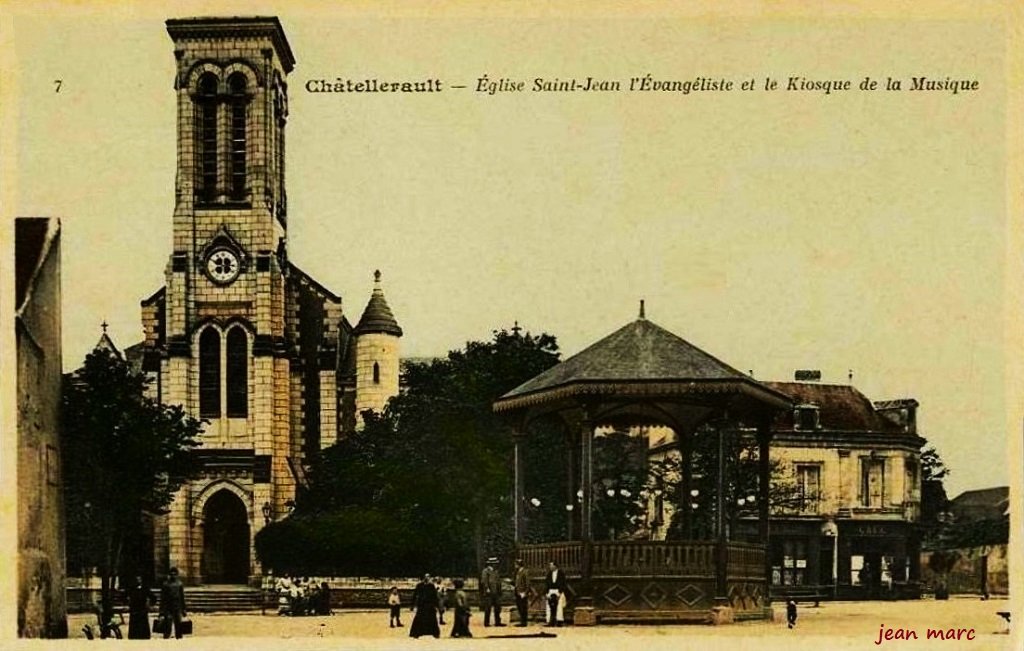 Châtellerault - Eglise Saint-Jean-Baptiste et le Kiosque de la Musique.jpg