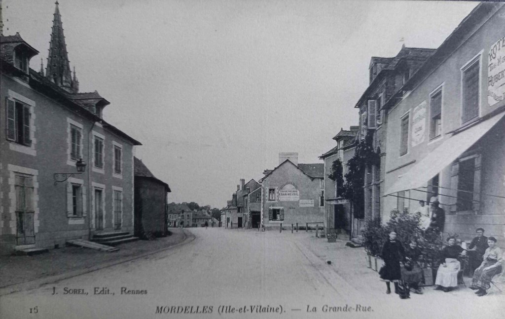 15 - Mordelles - La grande rue - (6673).jpg