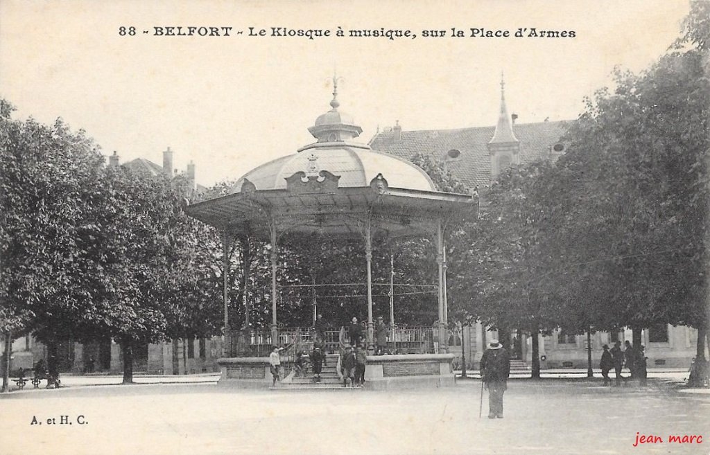 Belfort - Le Kiosque à Musique, sur la Place d'Armes.jpg