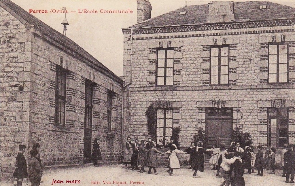 Perrou - L'École communale.jpg
