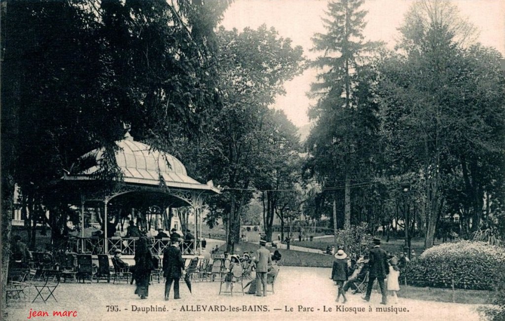 Allevard-les-Bains - Le Parc - Le Kiosque à musique.jpg