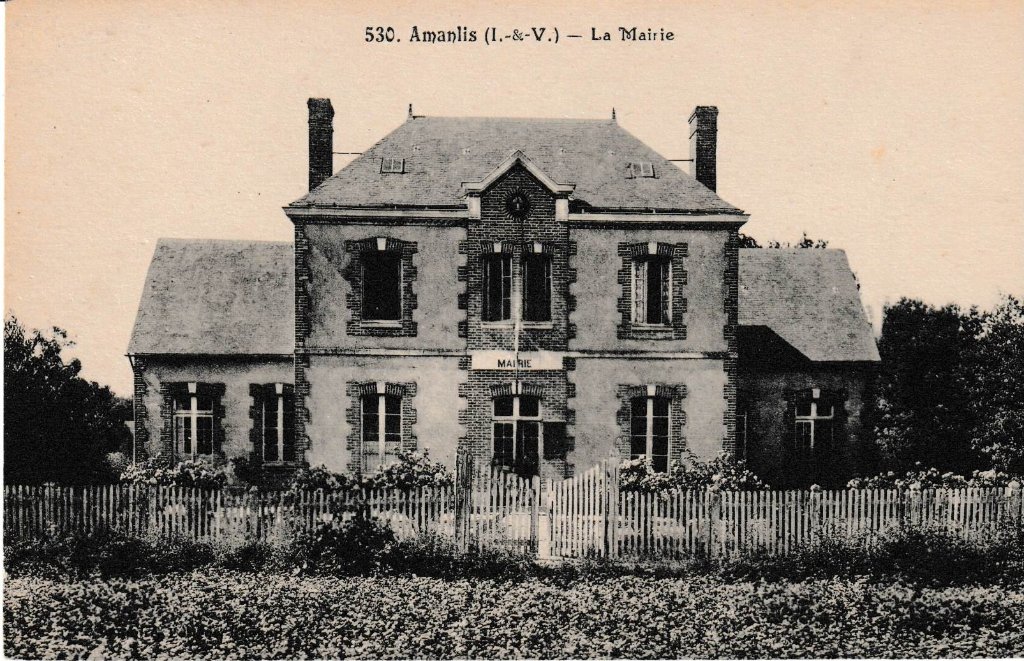 530 - Amanlis - la mairie.jpg