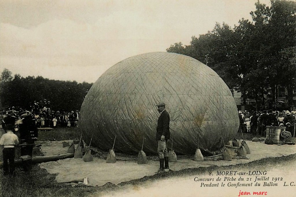 Moret-sur-Loing - Concours de pêche du 21 juillet 1912 - Pendant le Gonflement du Ballon.jpg