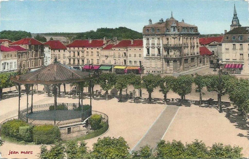 Commercy - Place de l'Hôtel de Ville (124 CAP).jpg