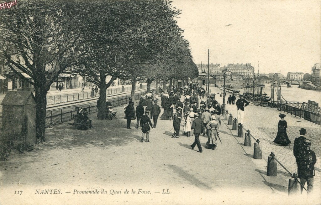 44-Nantes - Promenade du Quai de la Fosse - 117 LL.jpg