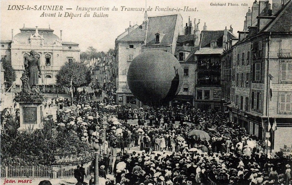 Lons-le-Saunier - Inauguration du Tramway de Foncine-le-Haut - Avant le Départ du Ballon.jpg