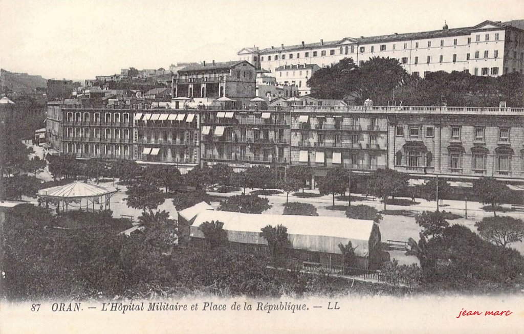 Oran - L'Hôpital militaire et Place de la République.jpg