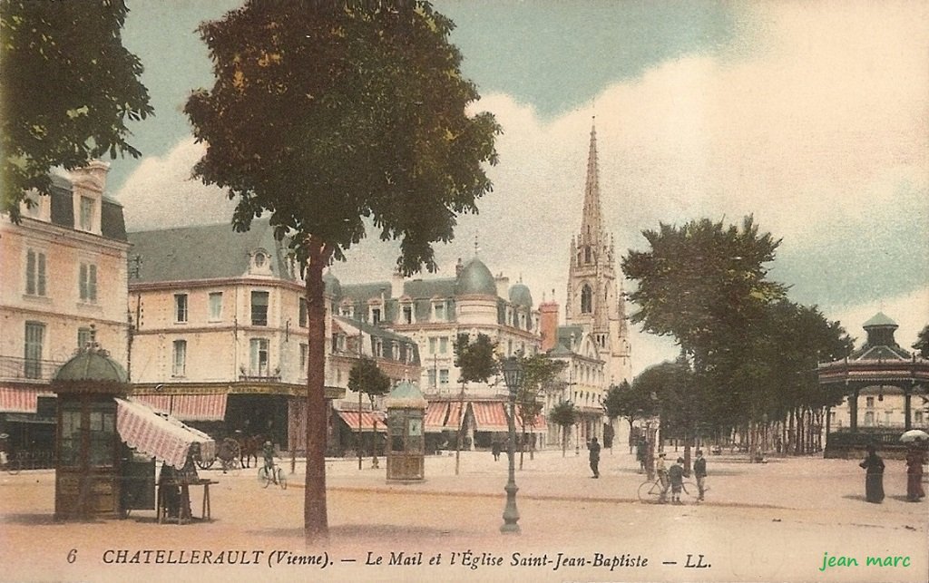 Châtellerault - Le Mail et l'Eglise Saint-Jean-Baptiste.jpg