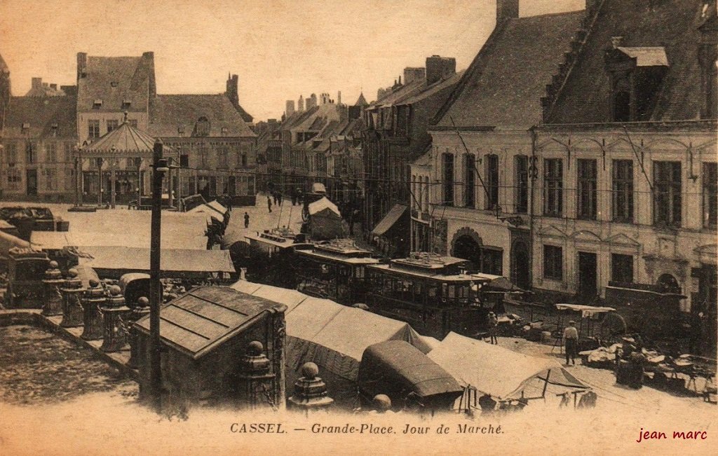 Cassel - Grande Place. Jour de Marché.jpg