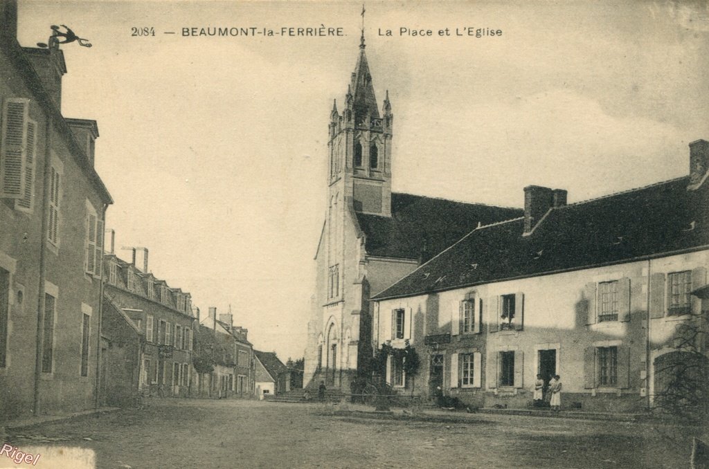 58-Beaumont-Ferrière - Place et l'Eglise - 2084.jpg