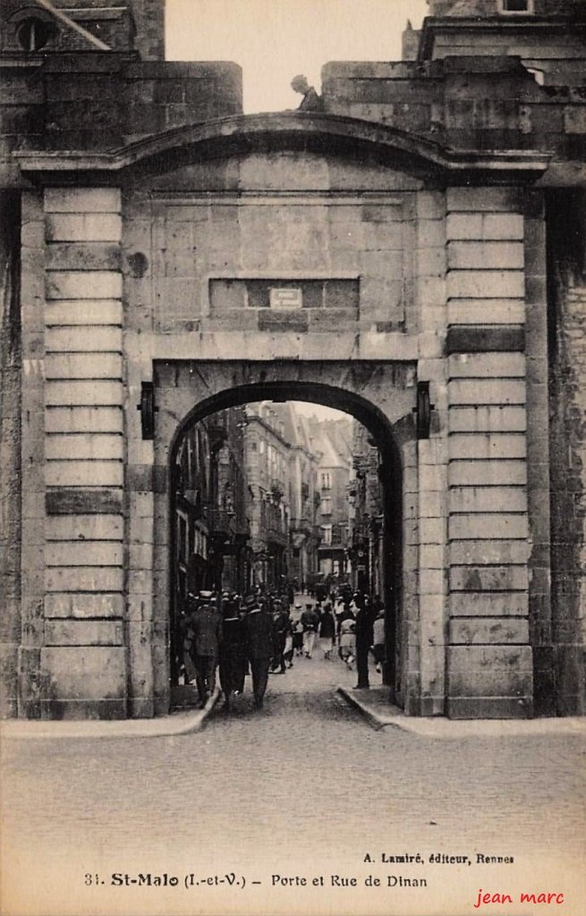 Saint-Malo - Porte et Rue de Dinan.jpg