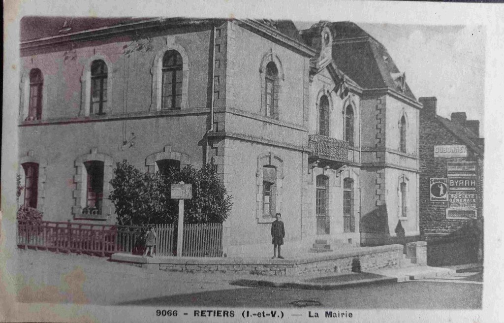 9066 - Retiers - La mairie.jpg