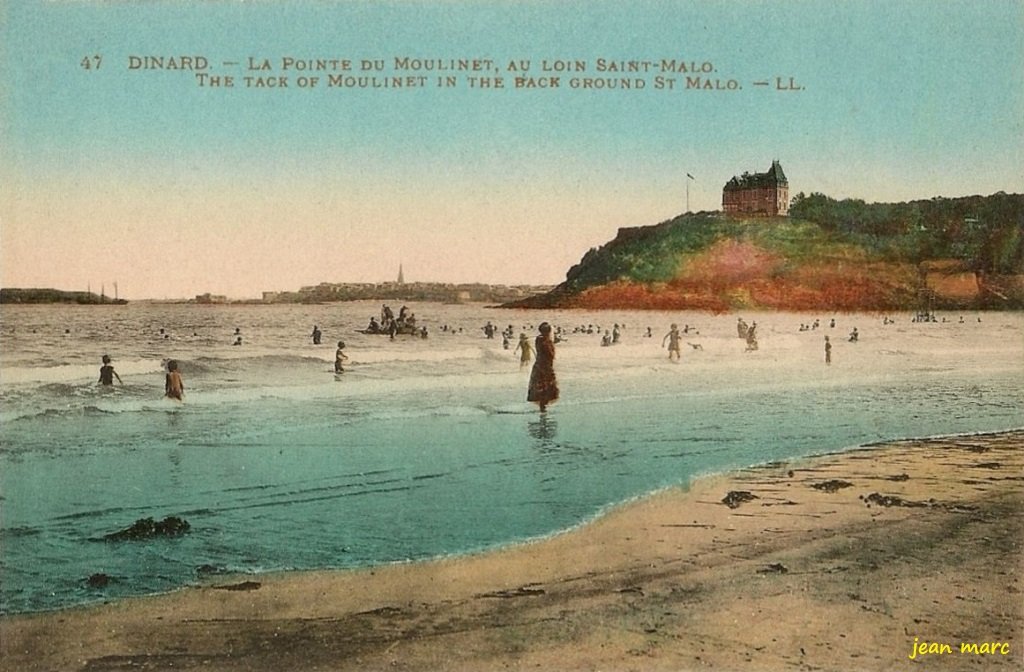 Dinard - La Pointe du Moulinet, au loin Saint-Malo.jpg