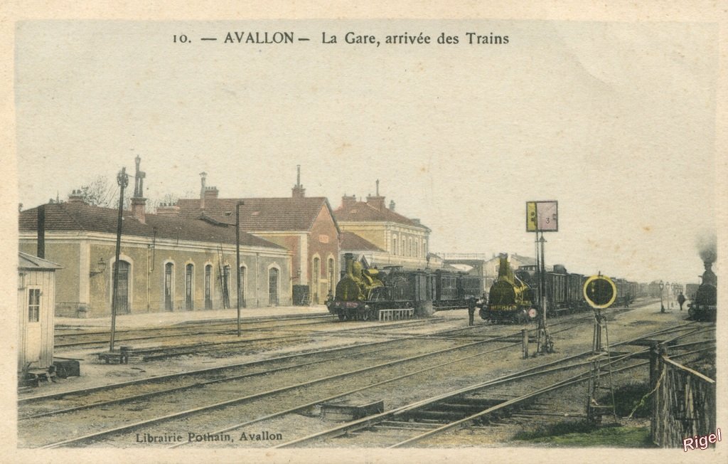 89-Avallon - La Gare, Arrivée des Trains - Color - 10 Librairie Pothain.jpg